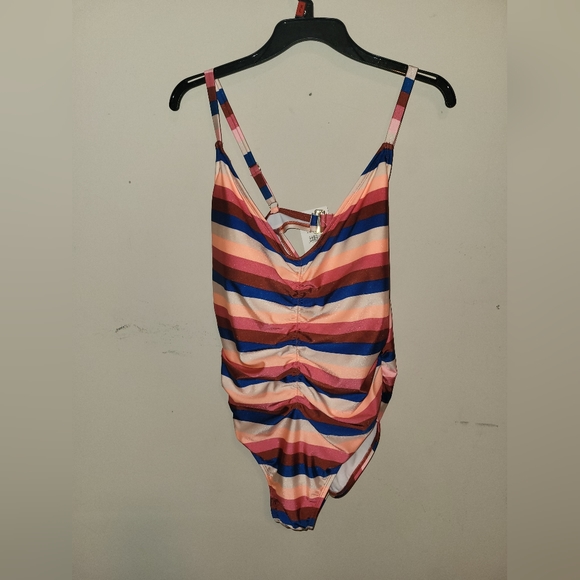 ISLAND RAYS SWIMSUIT - Picture 6 of 7